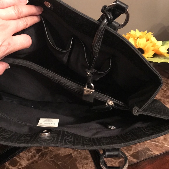 Liz Claiborne large black purse. - Picture 9 of 12